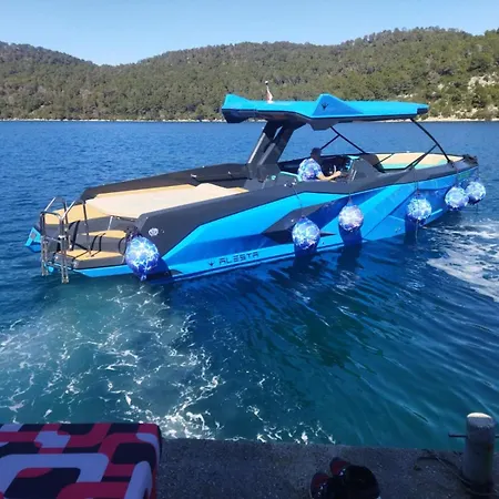 Raptor Botel