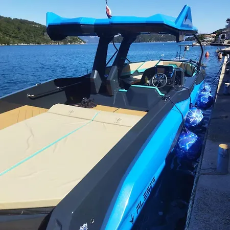 Botel Raptor